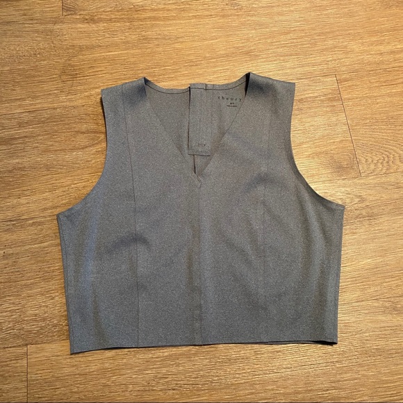 Theory Zeen Shift Crop Tank - Picture 2 of 6